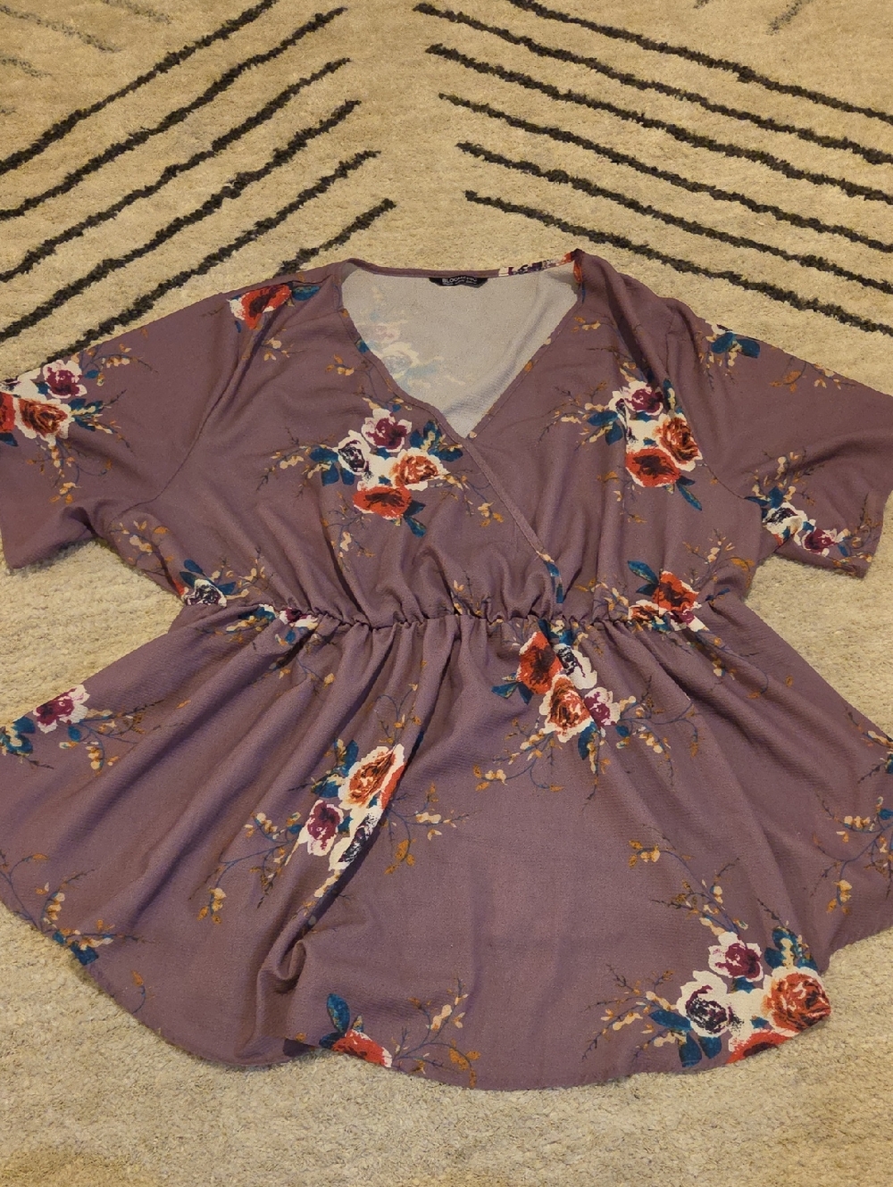 BloomChic Lavender Purple Floral Surplice Peplum Tunic - Picture 1 of 5